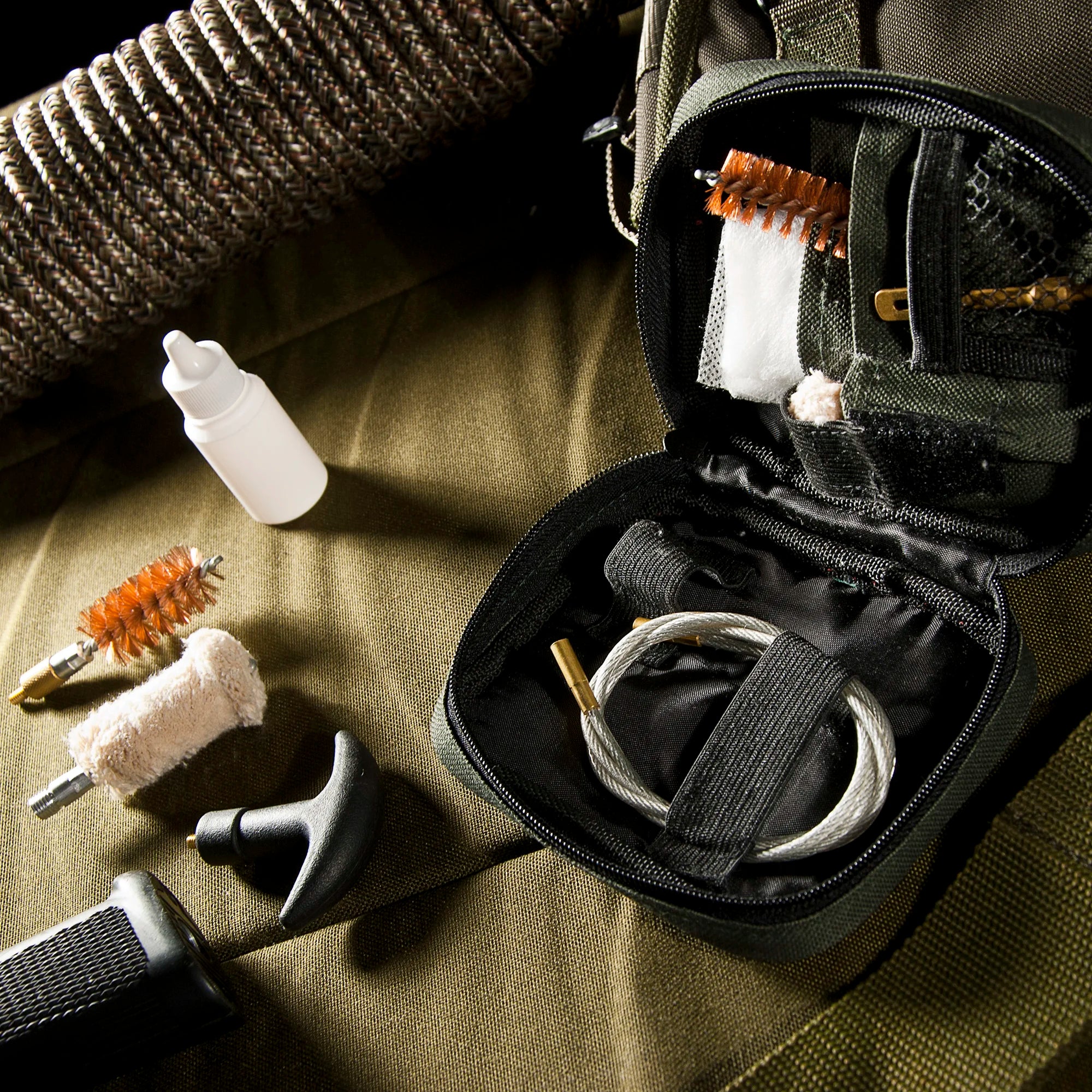 Shotgun Cleaning Kit with Flexible Rod and Pouch | AW11962 - Image 7